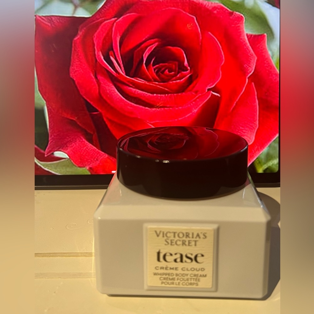 Victoria's Secret Tease Crème Cloud Whipped Body Cream - White